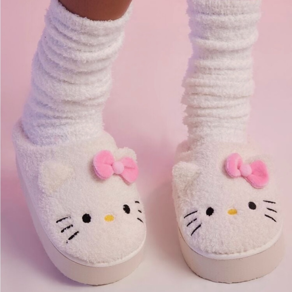 hello kitty slippers